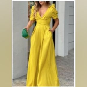 Yellow jumpsuit with pockets